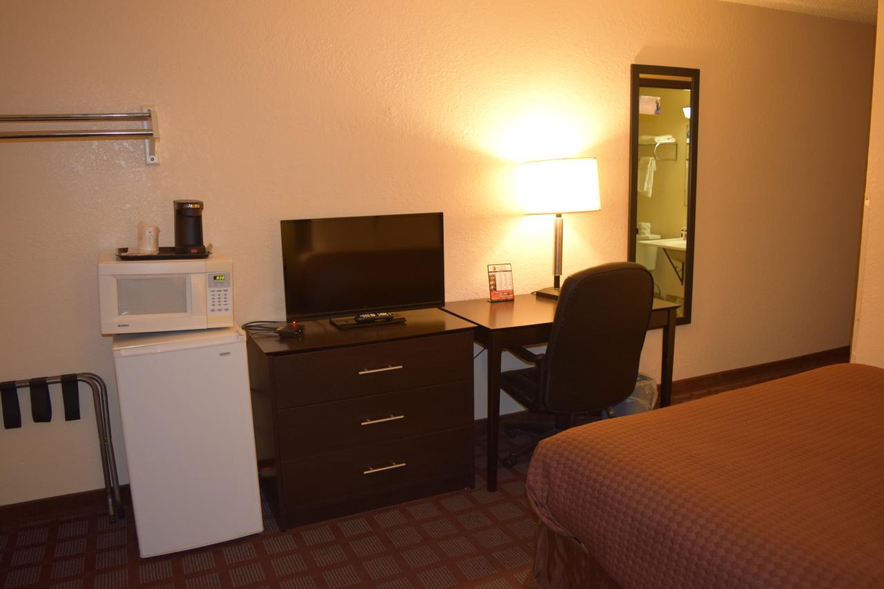 Motel Super 8 By Wyndham Saginaw Exteriér fotografie
