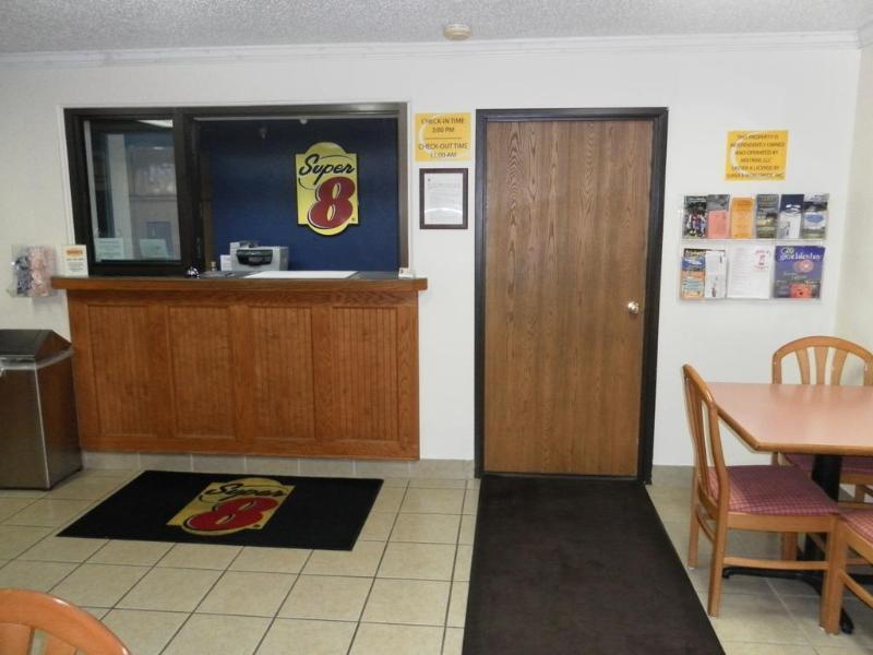 Motel Super 8 By Wyndham Saginaw Exteriér fotografie